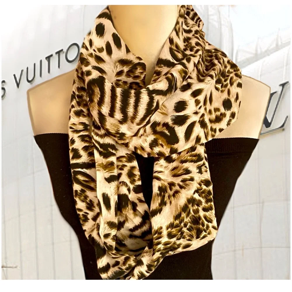 Lavishly Paris Luxury Leopard Print Infinity Scarf - Picture 1 of 8